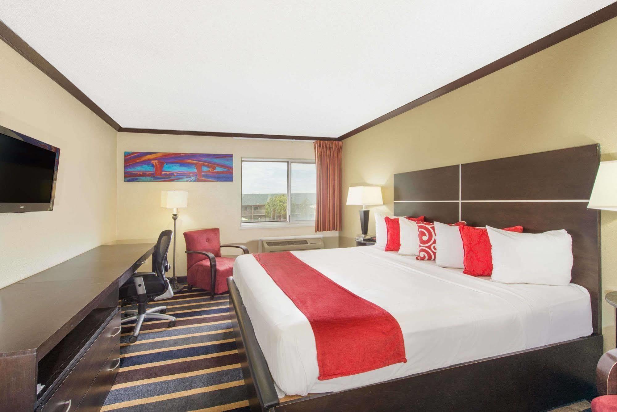 Ramada By Wyndham Albuquerque East Hotel Eksteriør billede